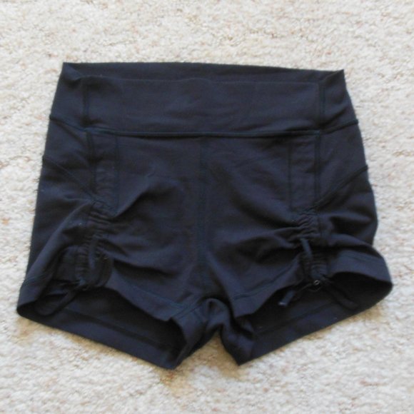 Lululemon Black Liberty Tie Cinch Front Bike Short - Picture 2 of 4